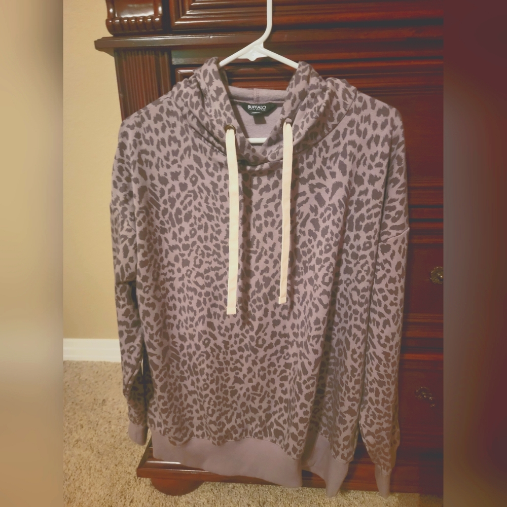 Long sleeve hooded shirt